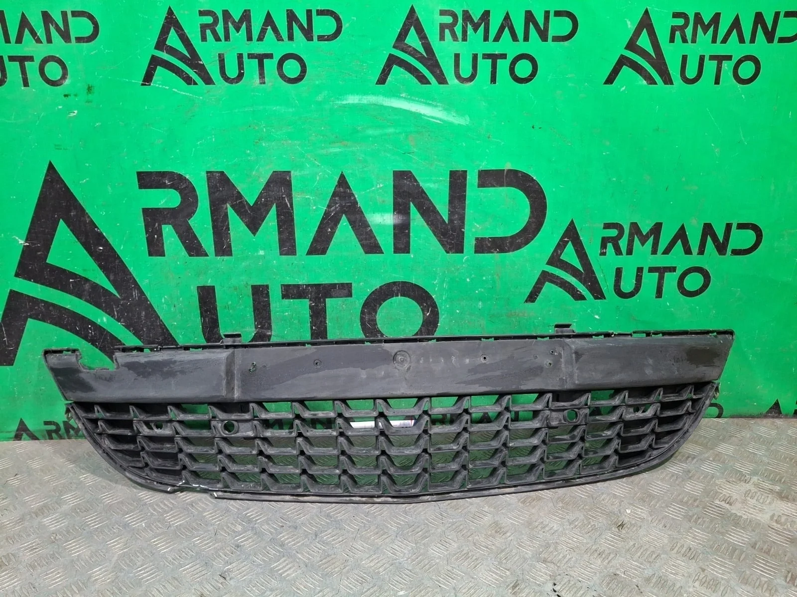 Решетка бампера Opel Astra 2009-2017 J