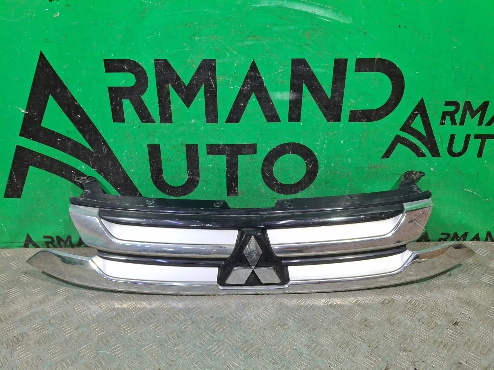 Решетка радиатора Mitsubishi Outlander 2015-2018 3