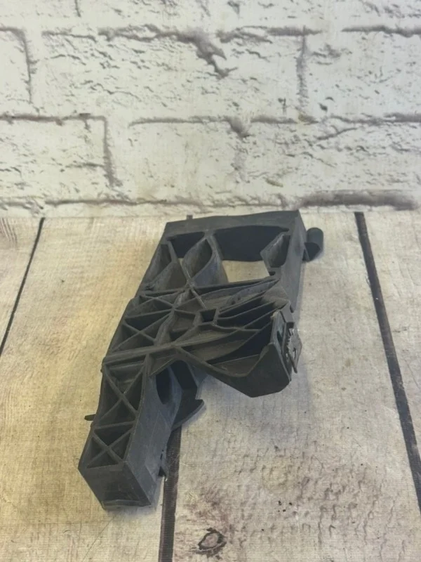 Кронштейн фар левый audi A6