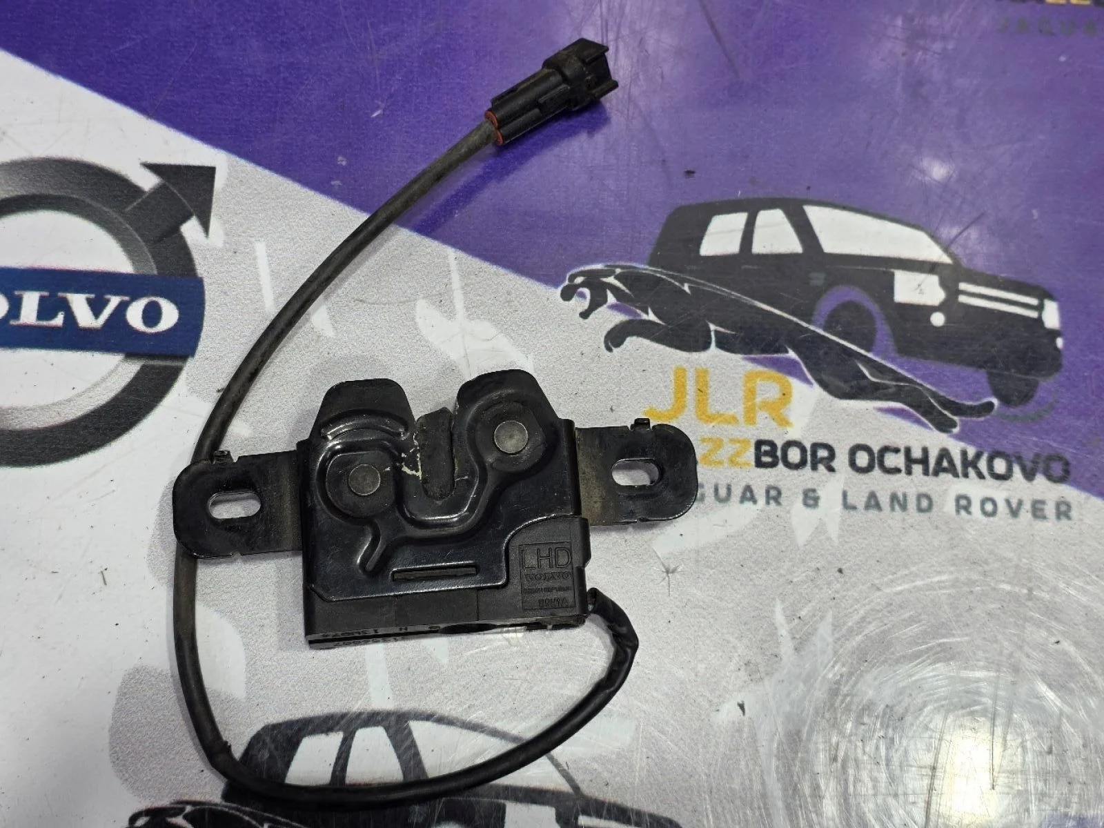 Замок капота правый Volvo XC70 S80 V70 31356007 XC70 II (2007—2013)