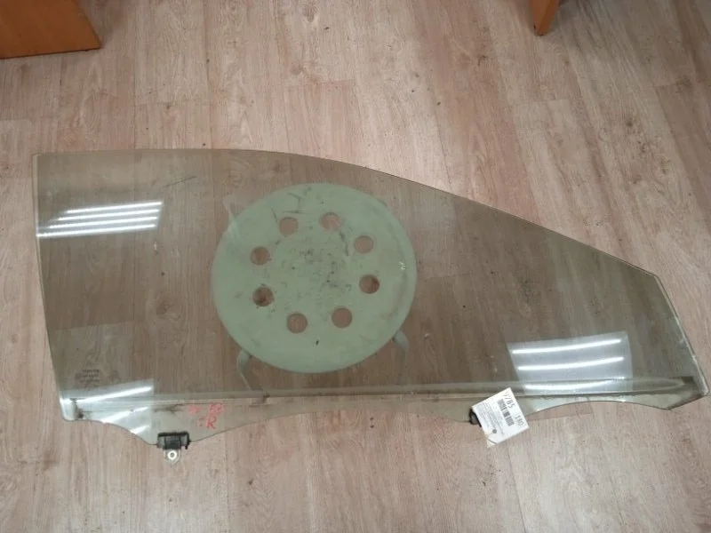 Стекло двери Toyota Camry 2012-2017 6810133160 50 55, переднее правое