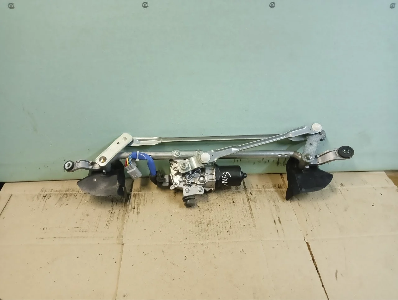 Трапеция стеклоочистителя Mitsubishi Outlander 3 2012-2021 8251A065