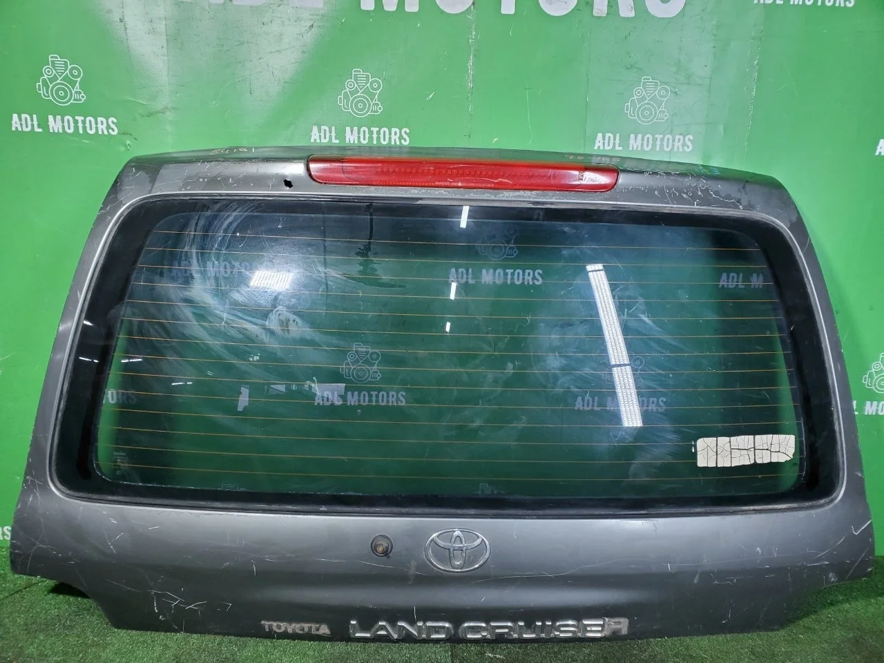 Крышка багажника Toyota Land Cruiser 1998-2007 670056A680 100