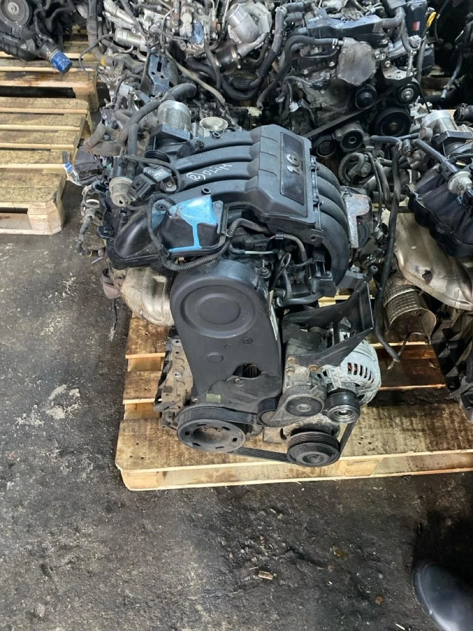 Двигатель Skoda Octavia 2008-2013 06A100043P A5 BSE