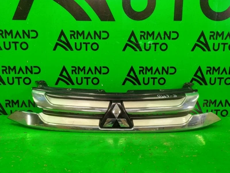 Решетка радиатора MITSUBISHI OUTLANDER 2015-2018 3