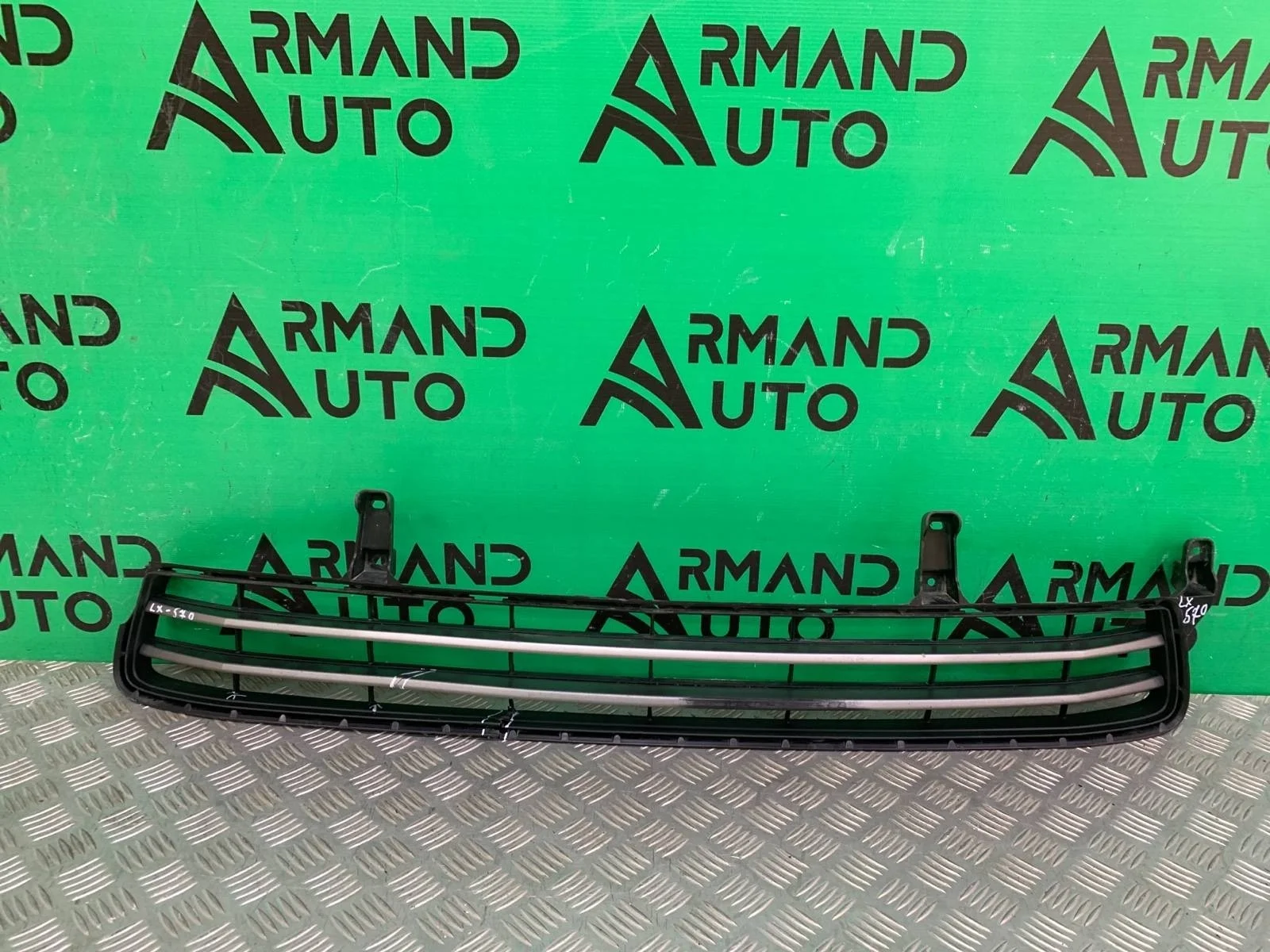 Решетка бампера Lexus LX 2012-2015 3 URJ200