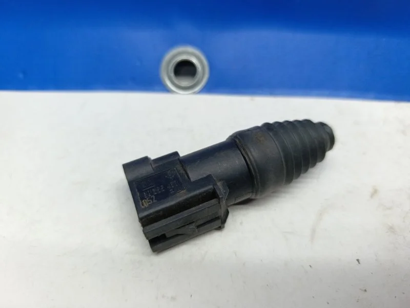 Концевик капота Opel Zafira B 2005 - 2012 2012 90355463