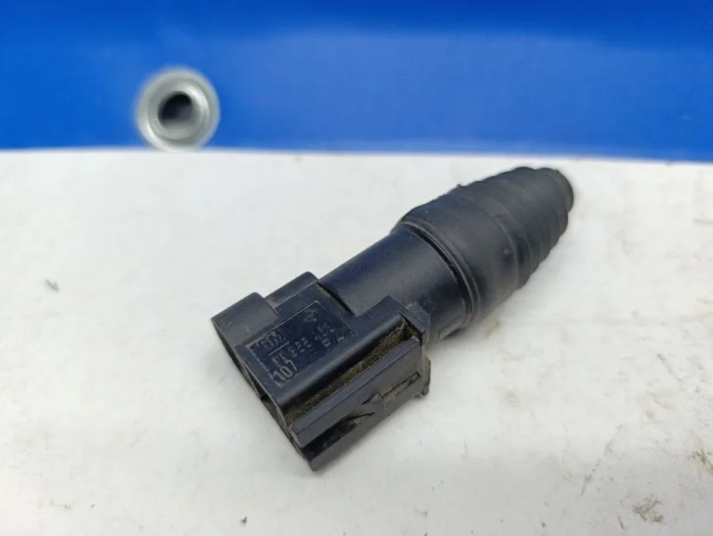 Концевик капота Opel Astra H 2004-2014 90355463