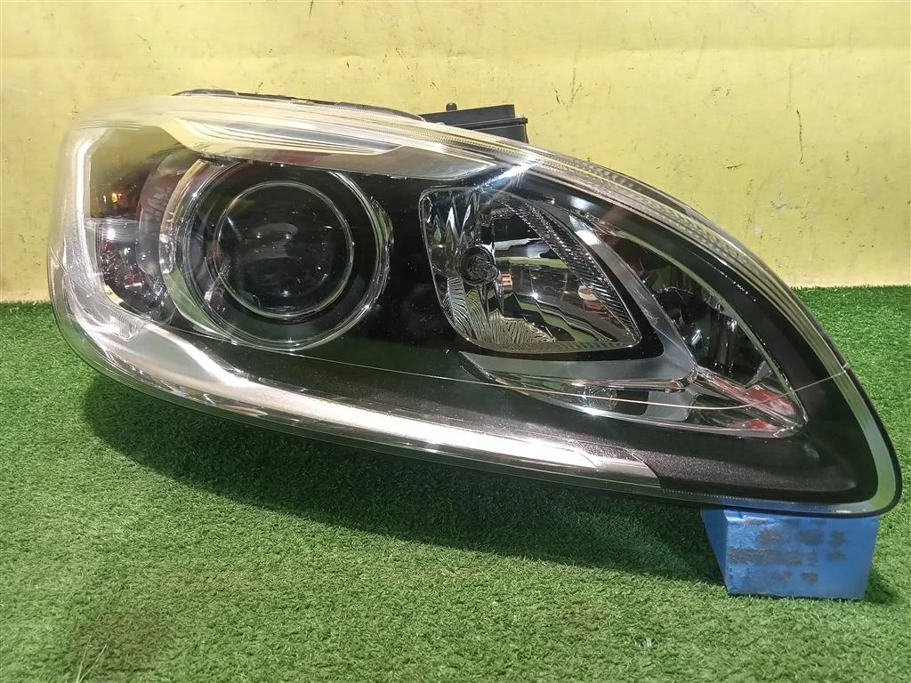 Фара правая  Volvo S60 2013 31395903 305