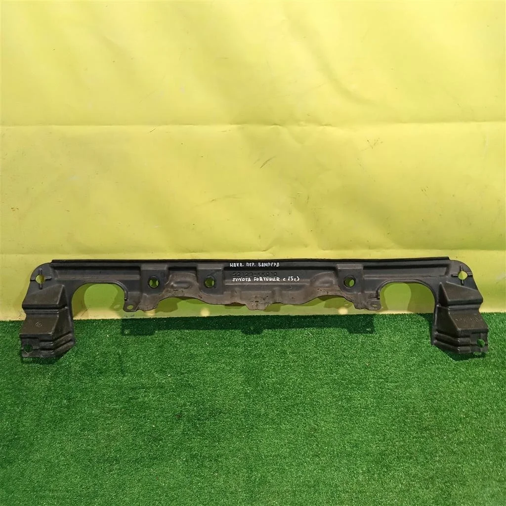 Пыльник переднего бампера  Toyota Fortuner 2015 52129KK010 6876