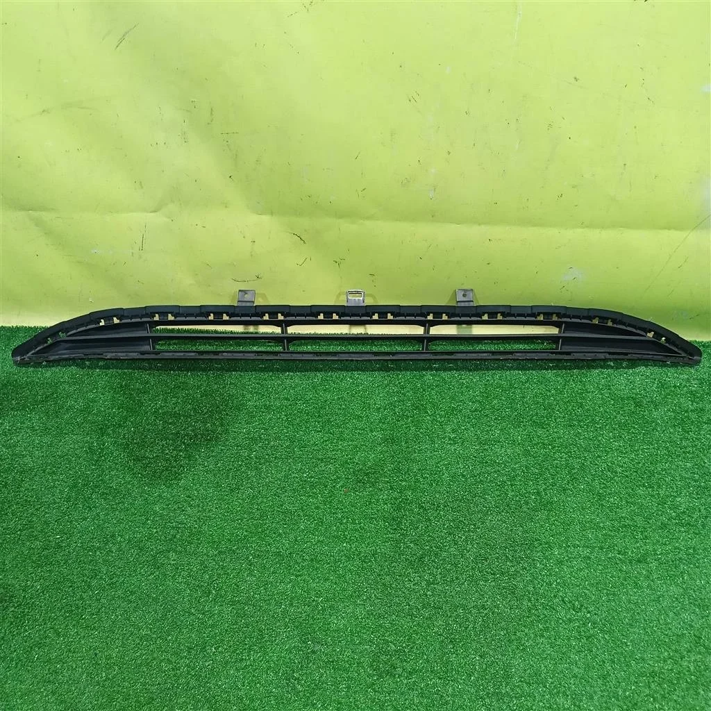 Решетка в бампер центральная  Hyundai Solaris 2017 86561H5000 8025