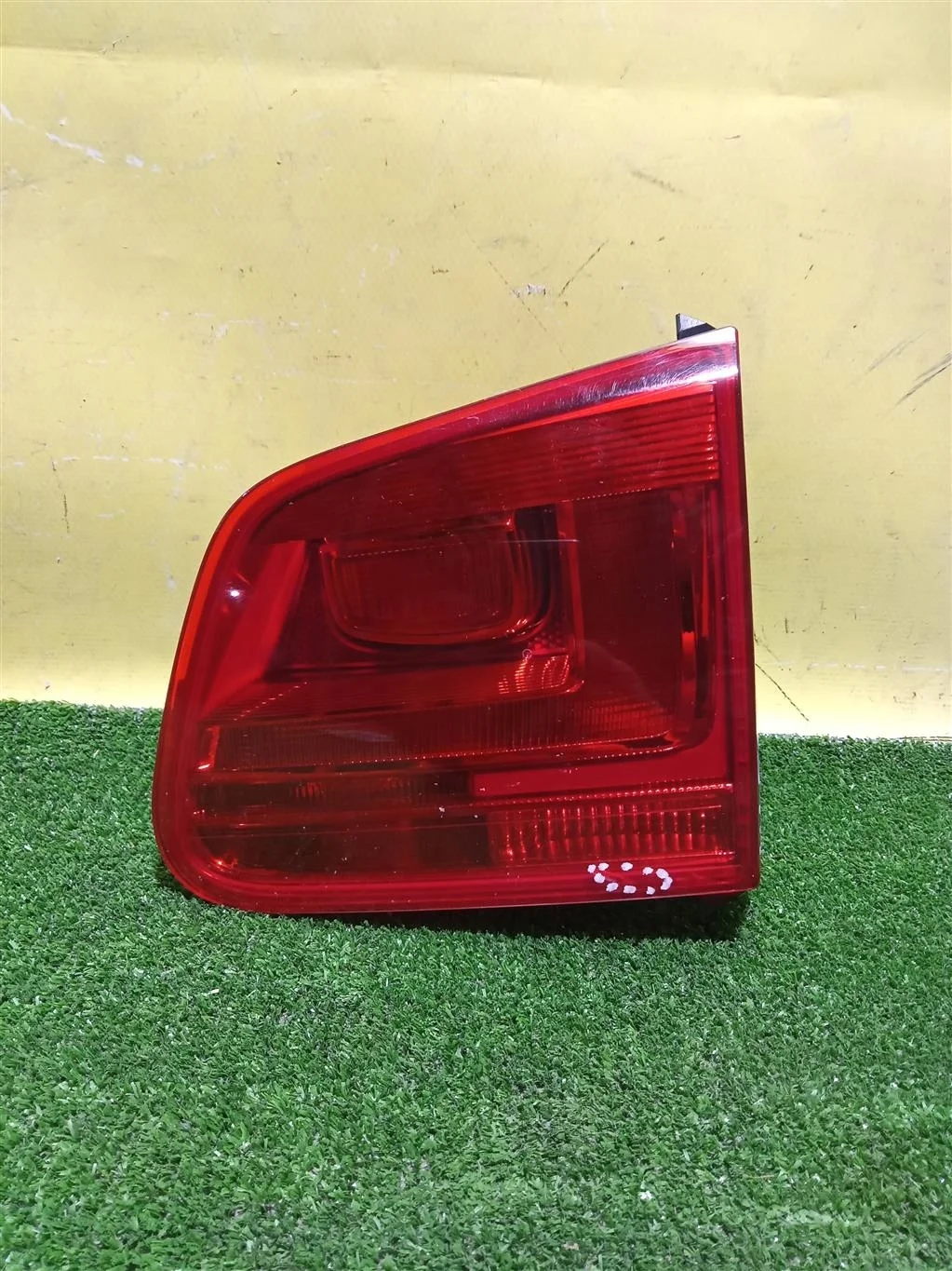 Фонарь задний внутренний правый  Volkswagen  Tiguan NF 2011 5N0945094H 10356