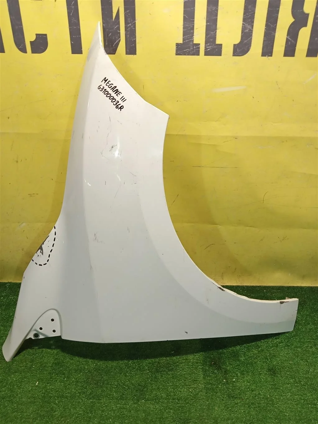 Крыло переднее правое  Renault Megane III 2009  631000036R 11683