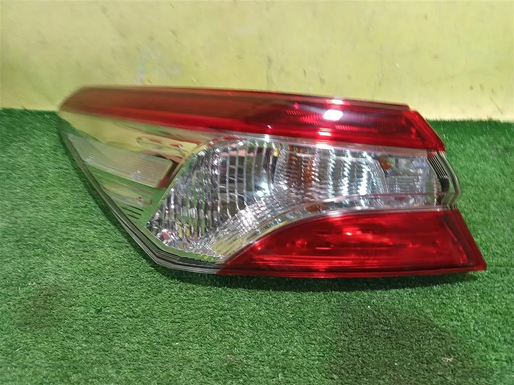 Фонарь задний наружный левый  Toyota Camry V70 2020 8156133660 16260