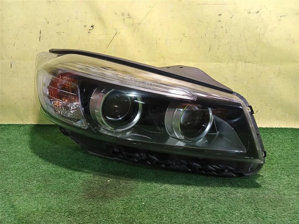 Фара правая ксенон  Kia Sorento Prime 2014 92102C5200 16957