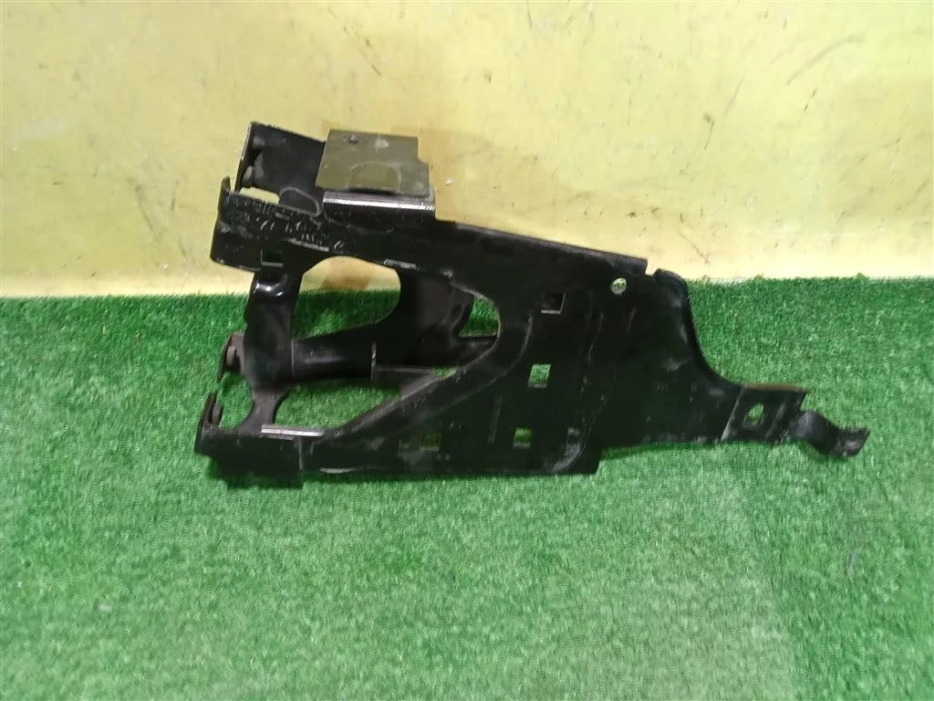 Кронштейн фар правый  BMW 5 F10/F11 2009 51647200794 17326