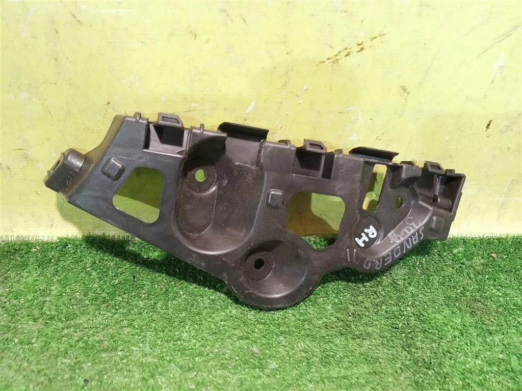 Кронштейн заднего бампера правый  Renault Sandero 2012 850440810R 20550