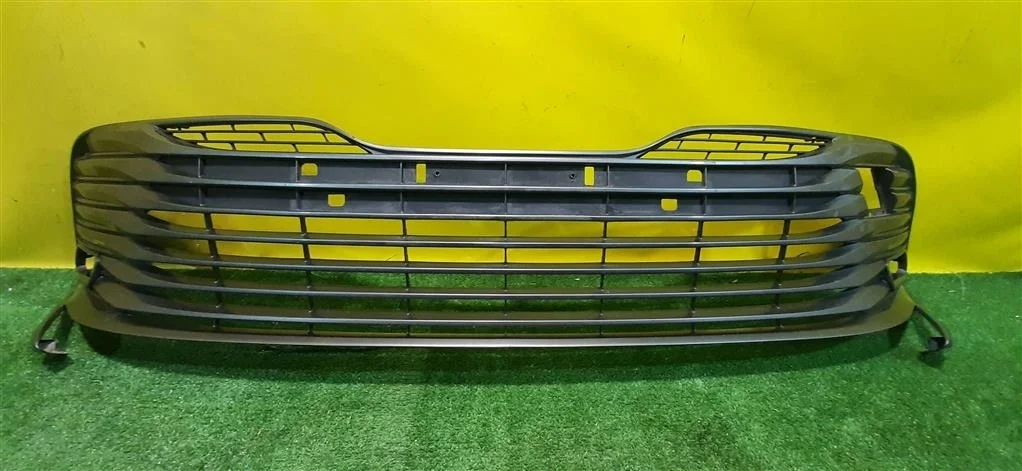 Решетка в бампер центральная  Toyota Camry V70 2017 5310233160 22606