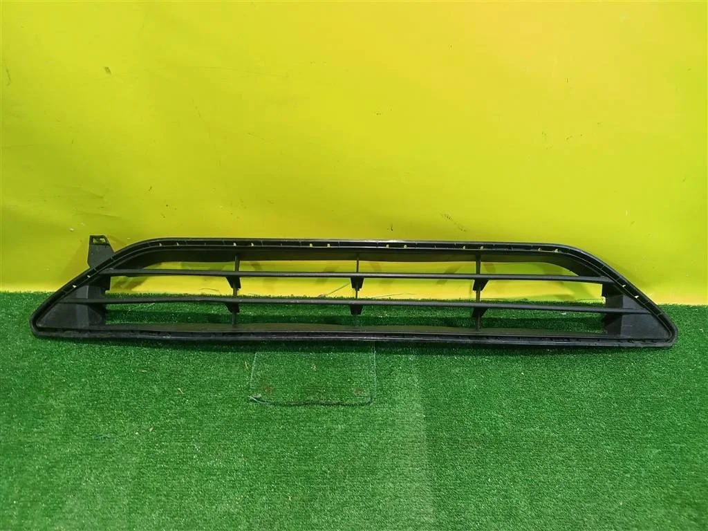 Решетка в бампер центральная  Nissan X-Trail (T32) 2018 622546FR0A 22786