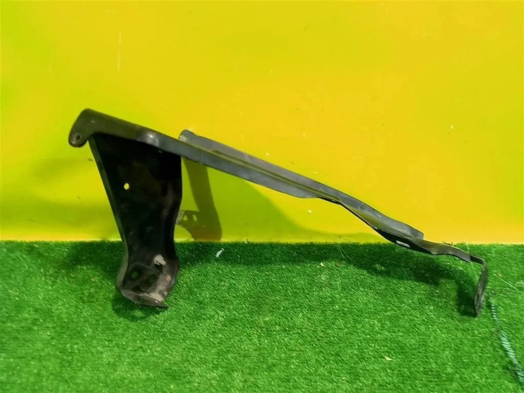 Кронштейн фар левый  MERСEDES BENZ C-Class (W204) 2007 A2046201191 25733