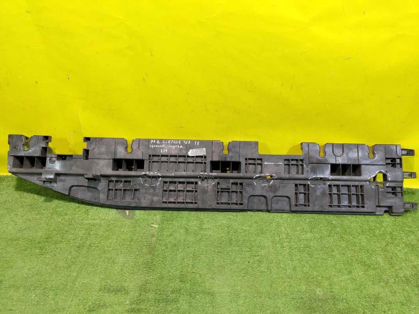 Кронштейн подножки левой  MERСEDES BENZ GLE-Class (W167) 2018 A1676981701 25870