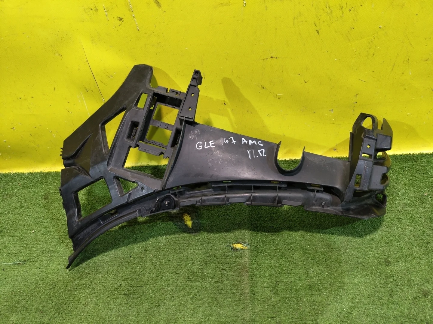 Кронштейн переднего бампера правый  MERСEDES BENZ GLE-Class (W167) 2018 A1678855403 26989