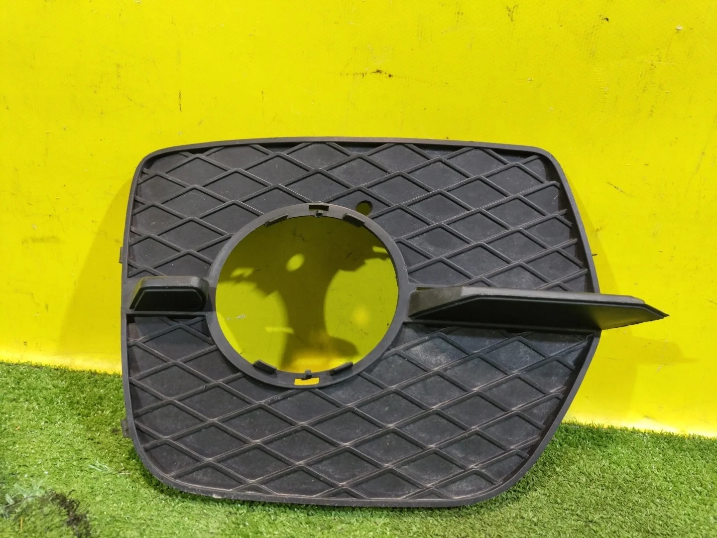 Рамка противотуманой фары правой  BMW X6 E71 2008 51117188384 28685