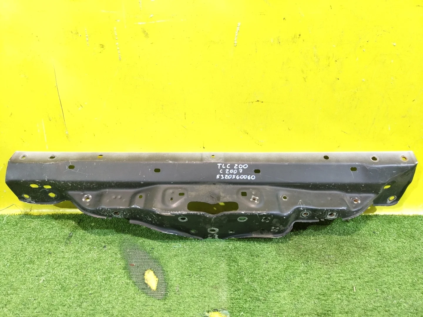 Элемент передней панели  Toyota Land Cruiser (200) 2007 5320560060 28887