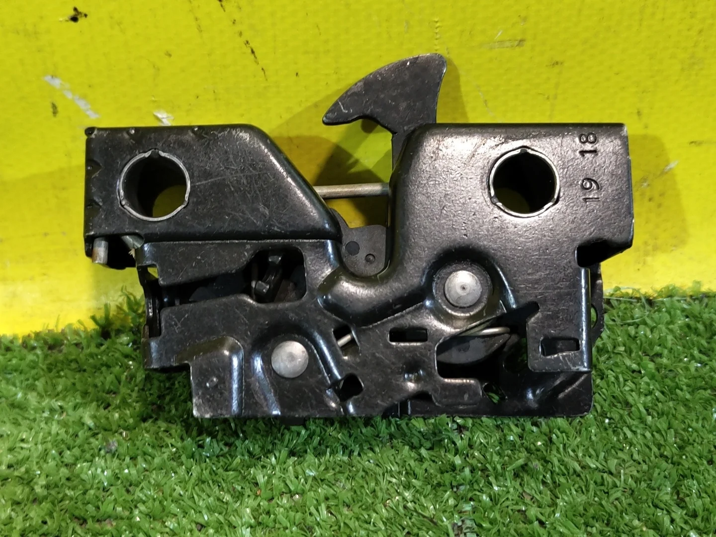 Замок капота  Volkswagen  Polo (Sed RUS) 2011 5U0823509G 29421