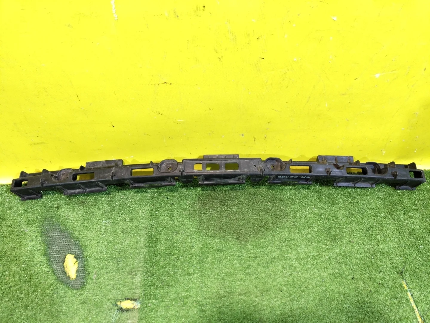 Кронштейн заднего бампера центральный  Chevrolet Cruze 2009 94833091 29581