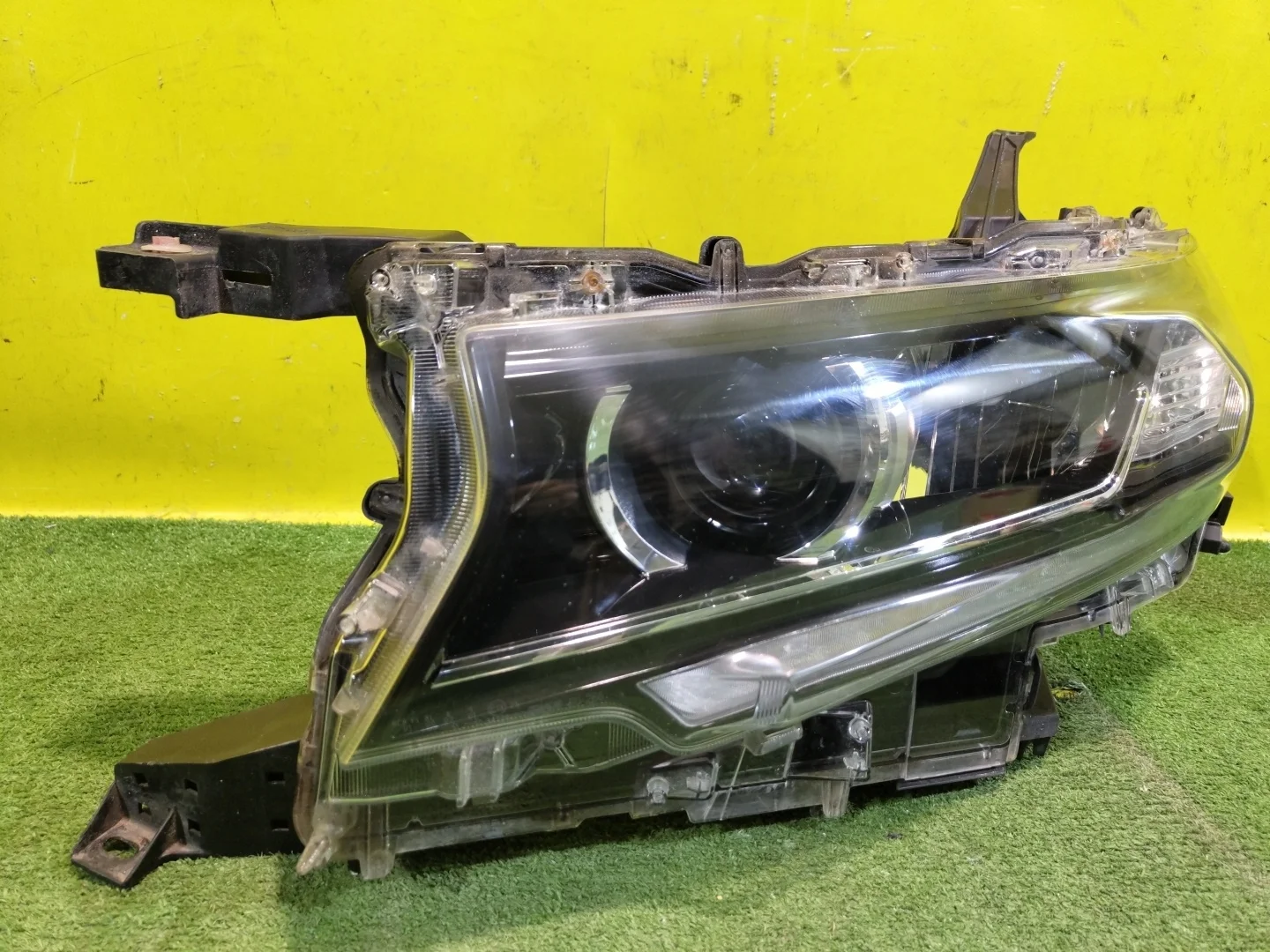 Фара левая LED  Toyota Land Cruiser Prado 150 2017  8118560N20 29603