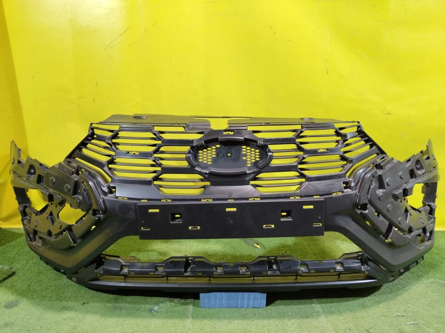 Бампер передний  Lada Vesta NG Cross 2022- 8450040056 29693