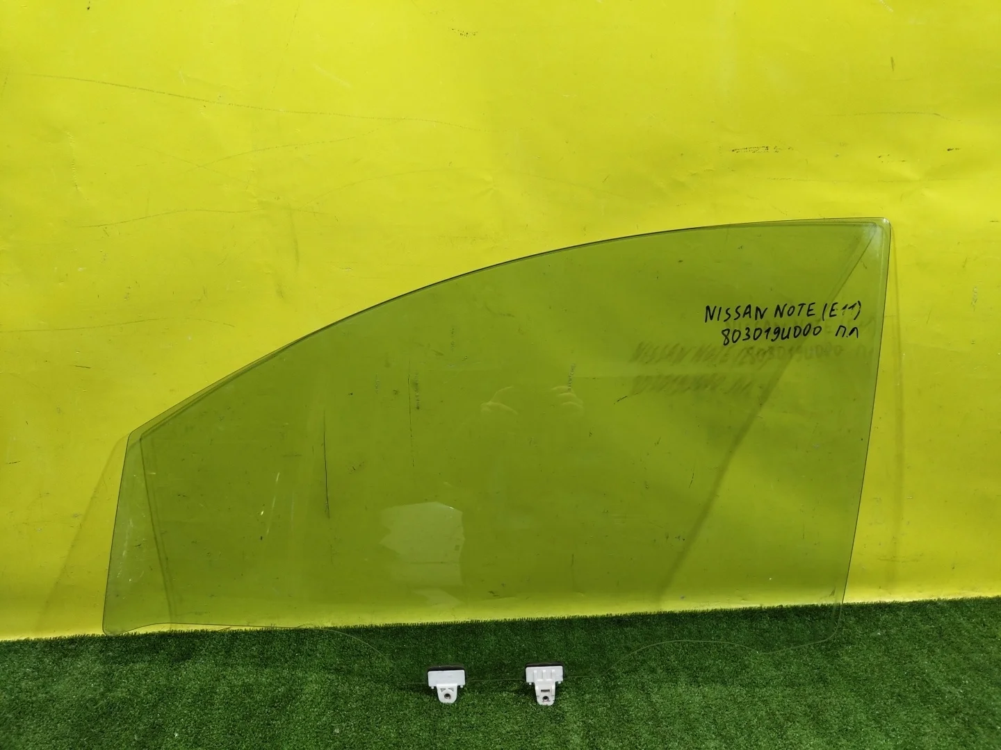 Стекло двери передней левой  Nissan Note (E11) 2006 803019U000 31782