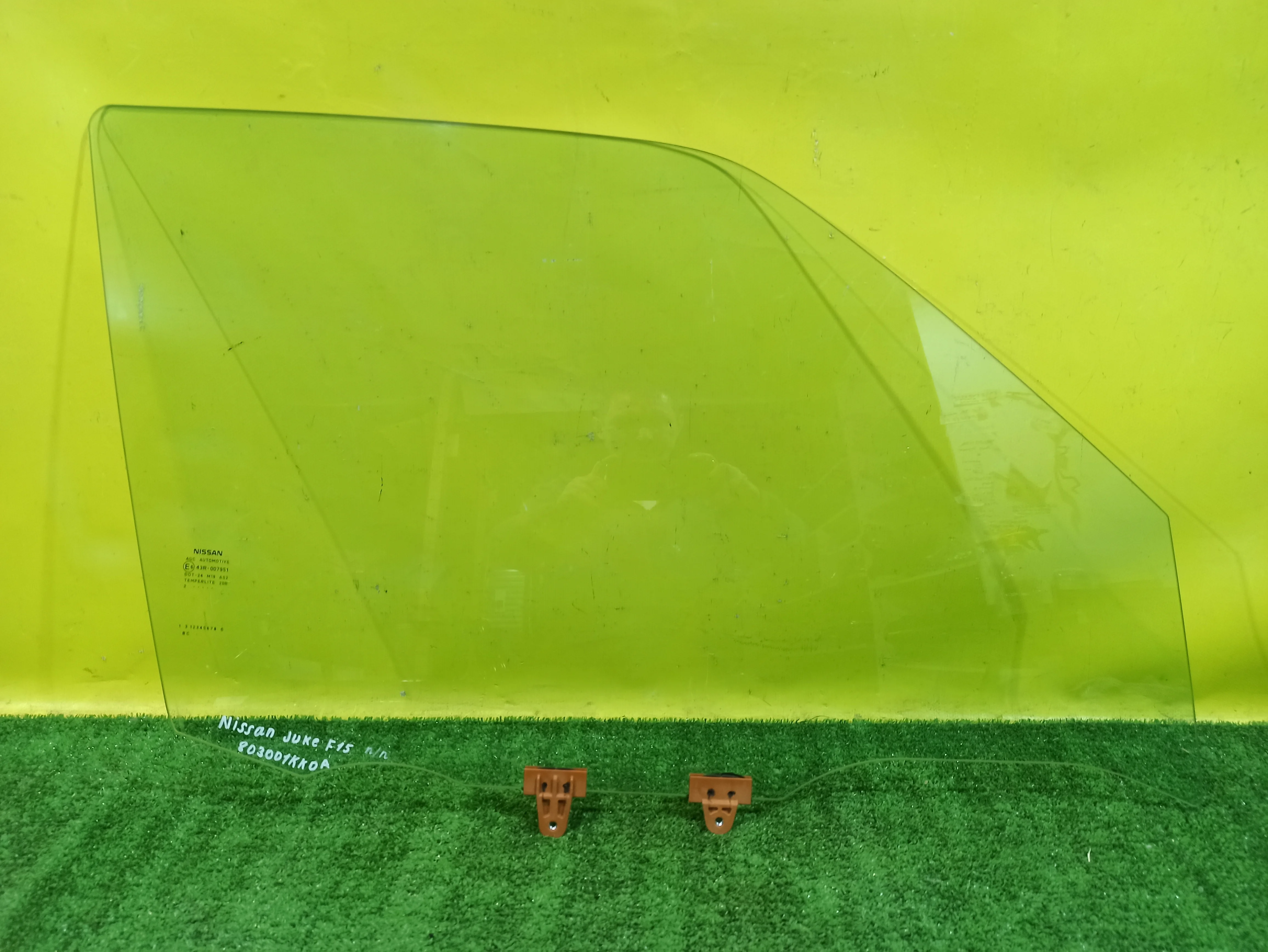 Стекло двери передней правой  Nissan Juke (F15) 2011 803001KK0A 32581