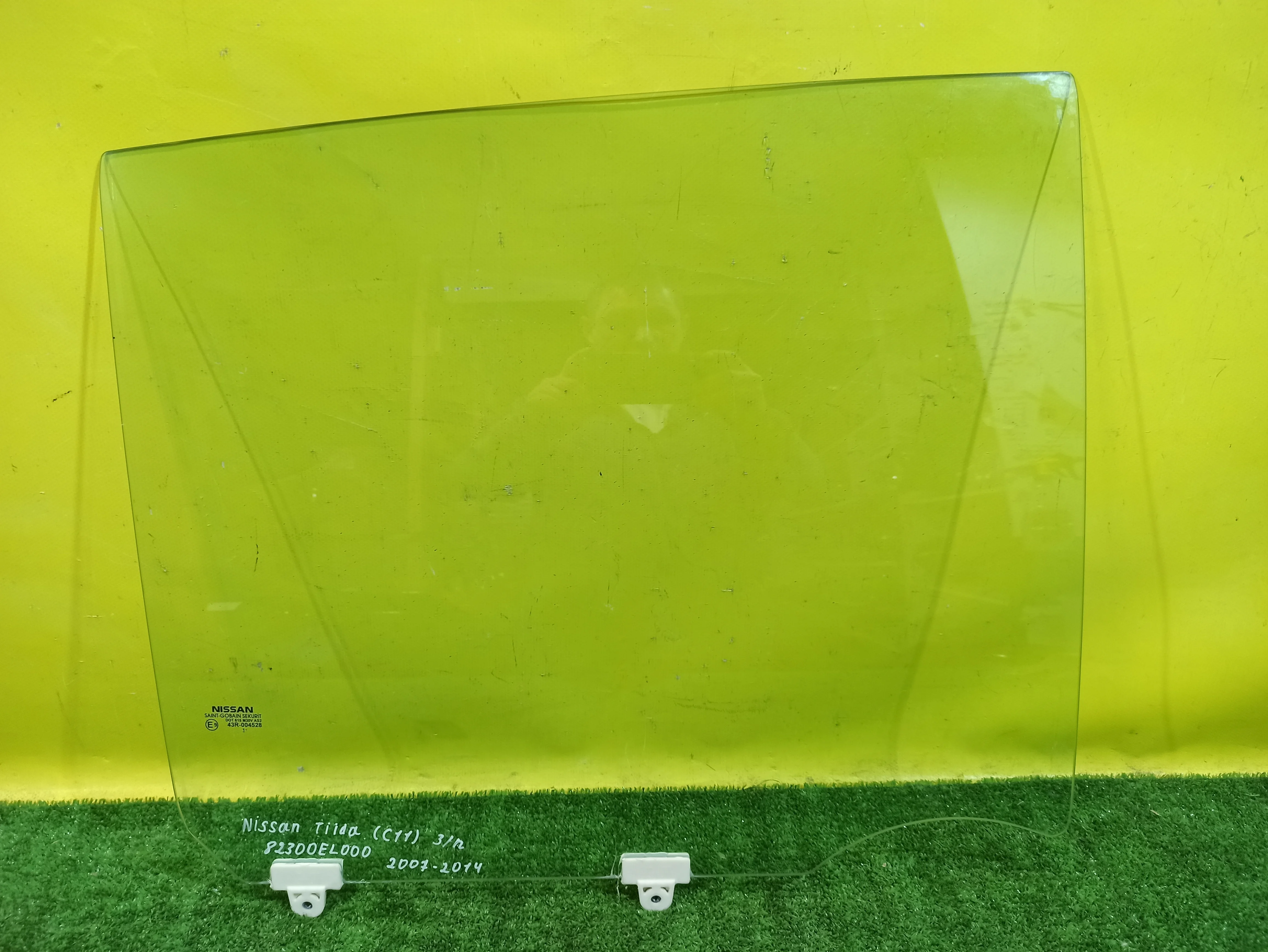 Стекло двери задней правой  Nissan Tiida C11 2007 82300EL000 32584