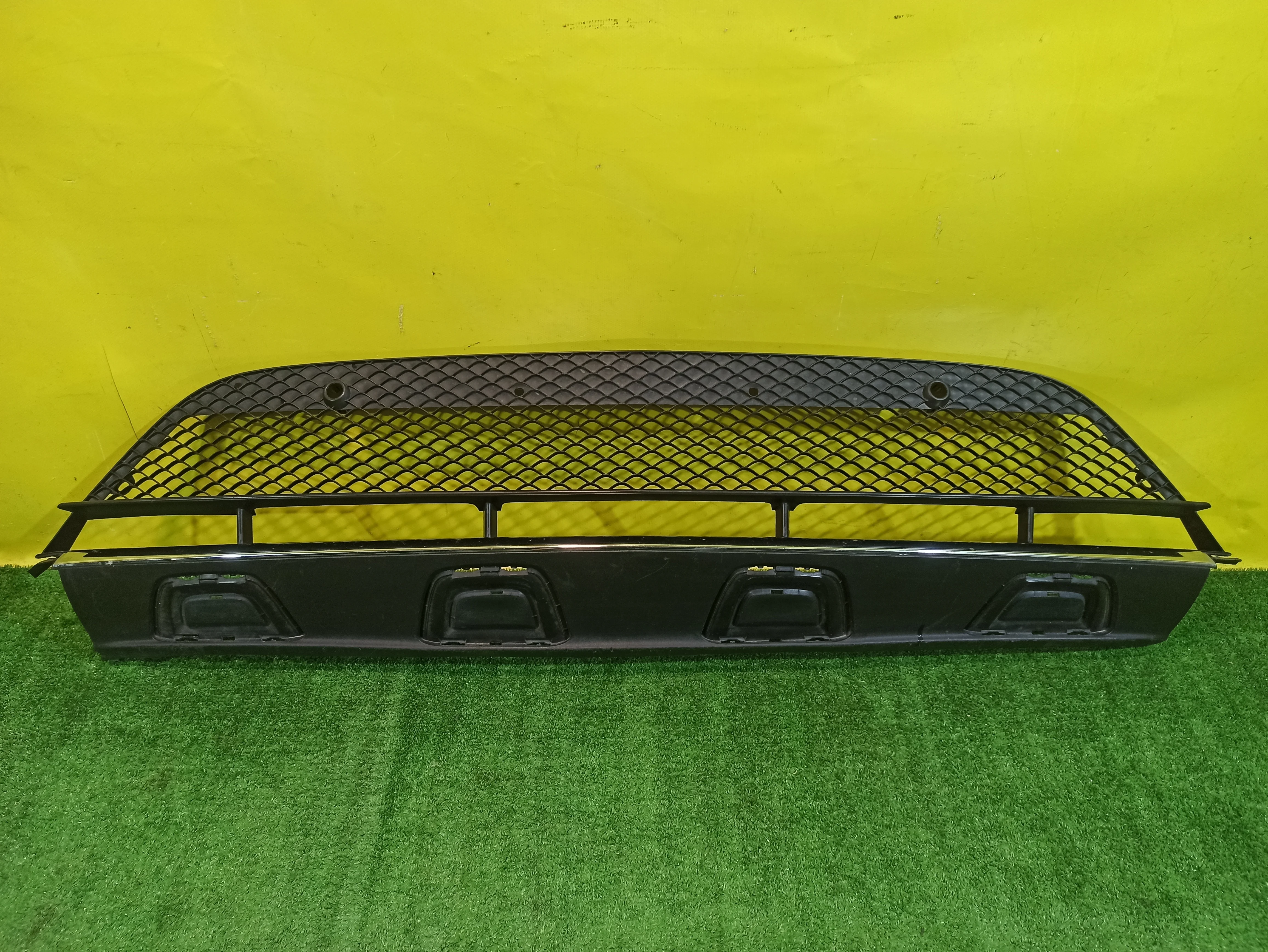 Решетка в бампер нижняя  MERСEDES BENZ GLC-Class (X253) 2015 A2538852400 32645