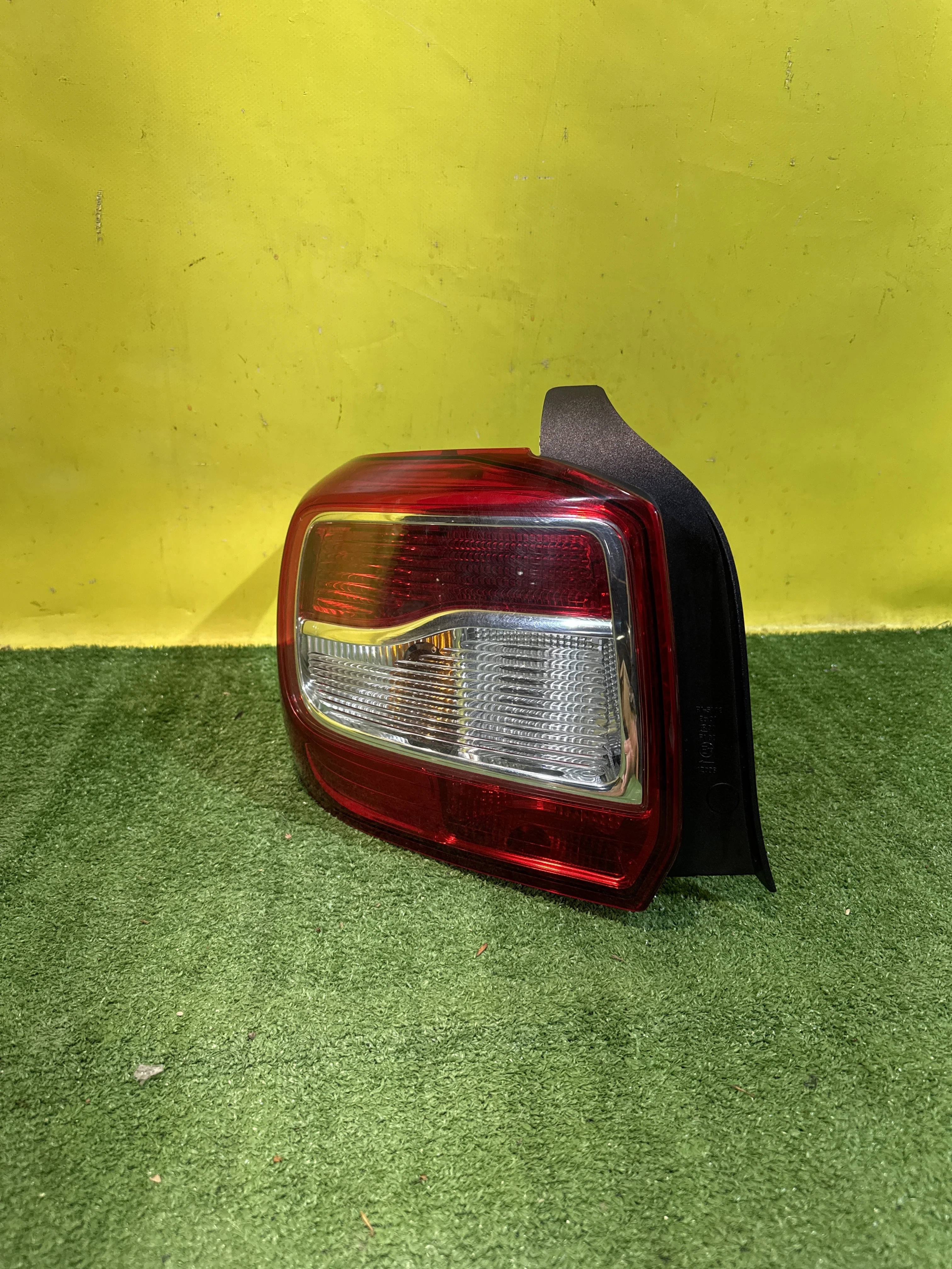 Фонарь задний левый  Renault Logan II 2014 265556233R 33241