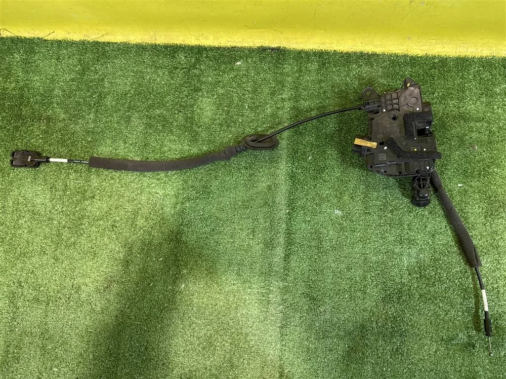 Замок двери передней левой  Renault Kaptur 2016  805031332R 33560