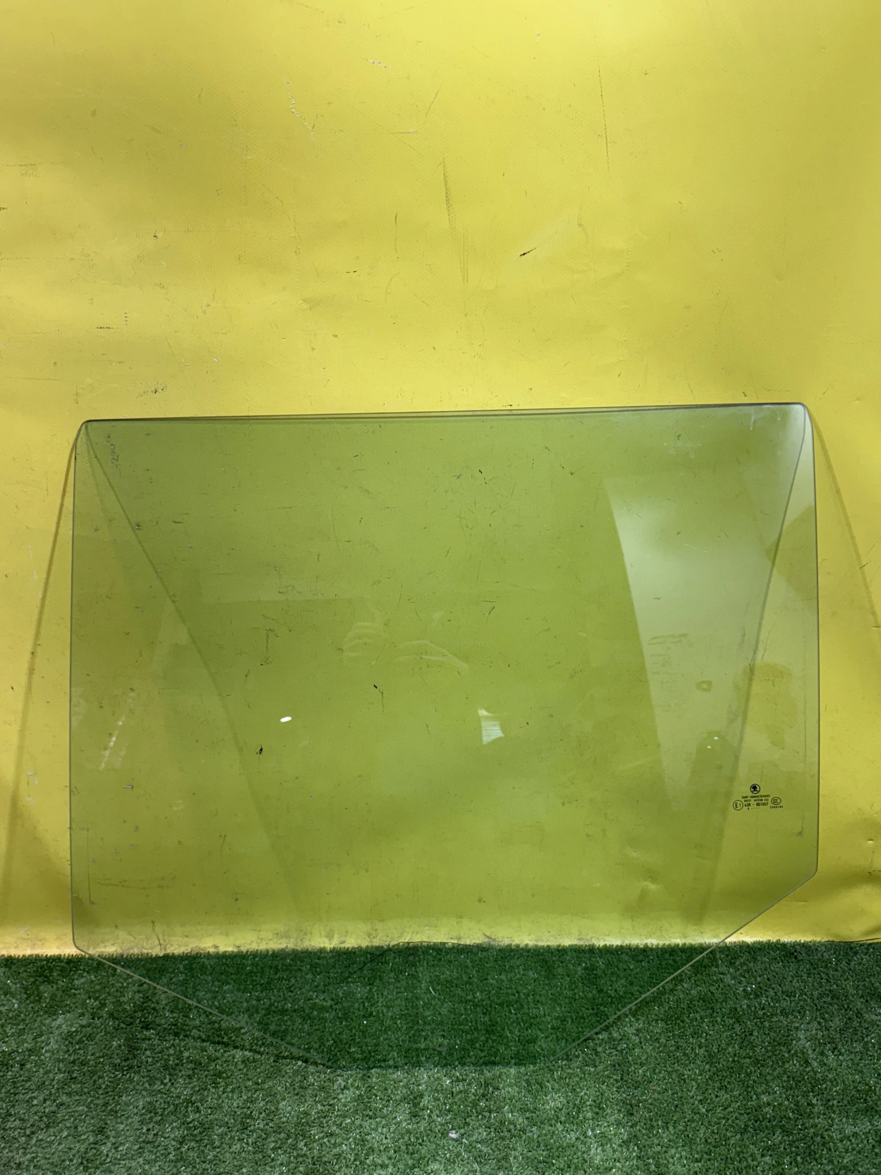 Стекло двери задней левой  Skoda  Fabia 2 2007 5J6845205K 33749