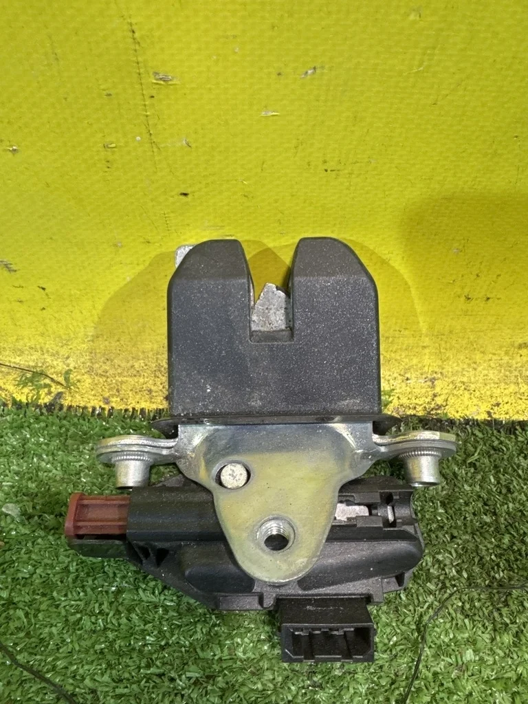 Замок багажника  Volkswagen  Polo (Sed RUS) 2011 6RU827505C 40252