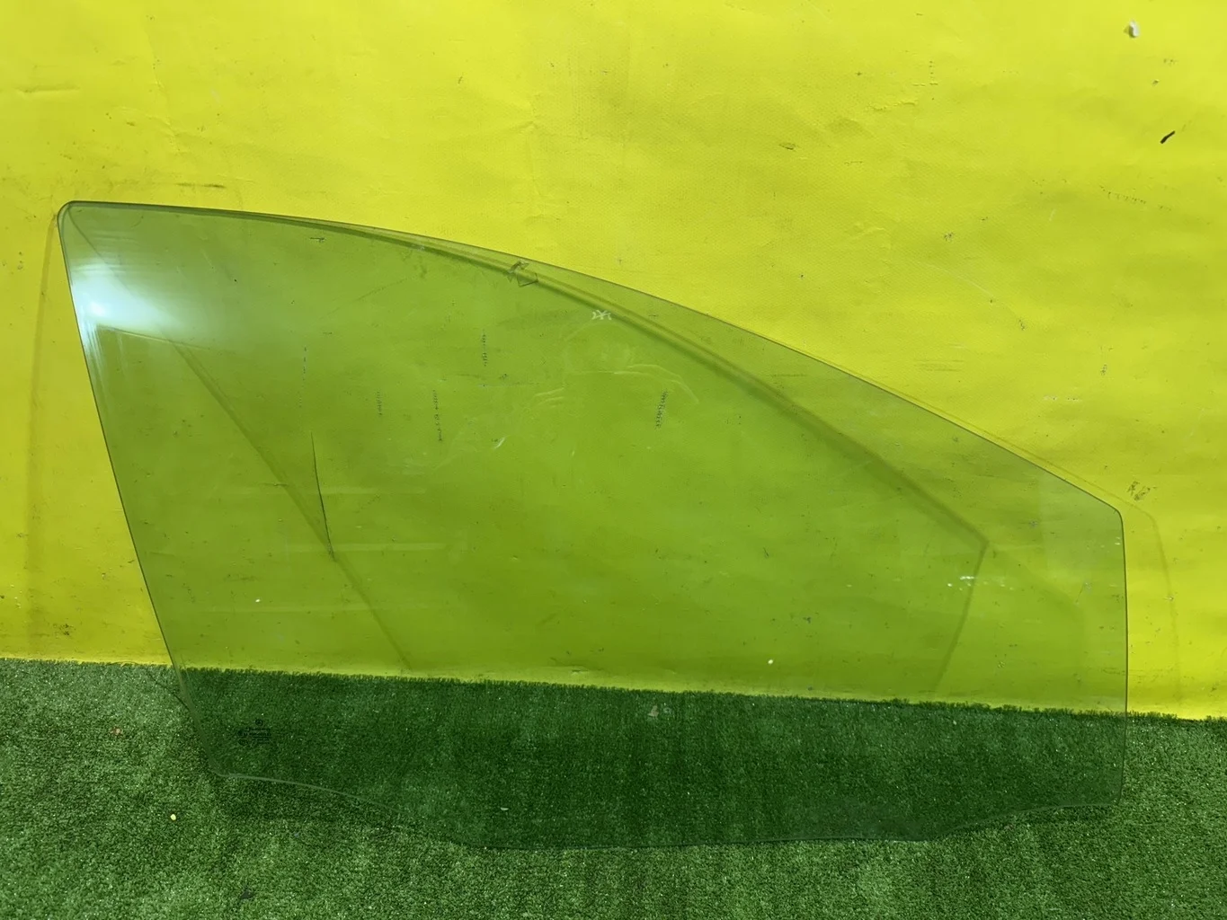 Стекло двери передней правой  MERСEDES BENZ A-Class (W169) 2004 A1697250210 40408