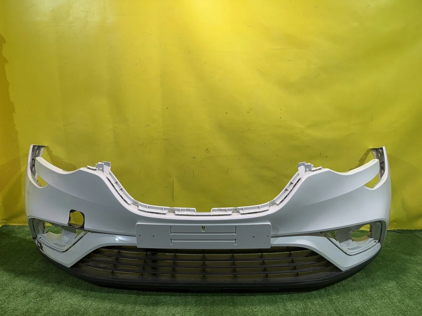 Бампер передний  Renault Arkana 2018 620221738R 40759