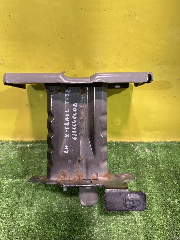 Кронштейн усилителя переднего бампера левый  Nissan X-Trail (T32) 2014 622114CL0A 40777