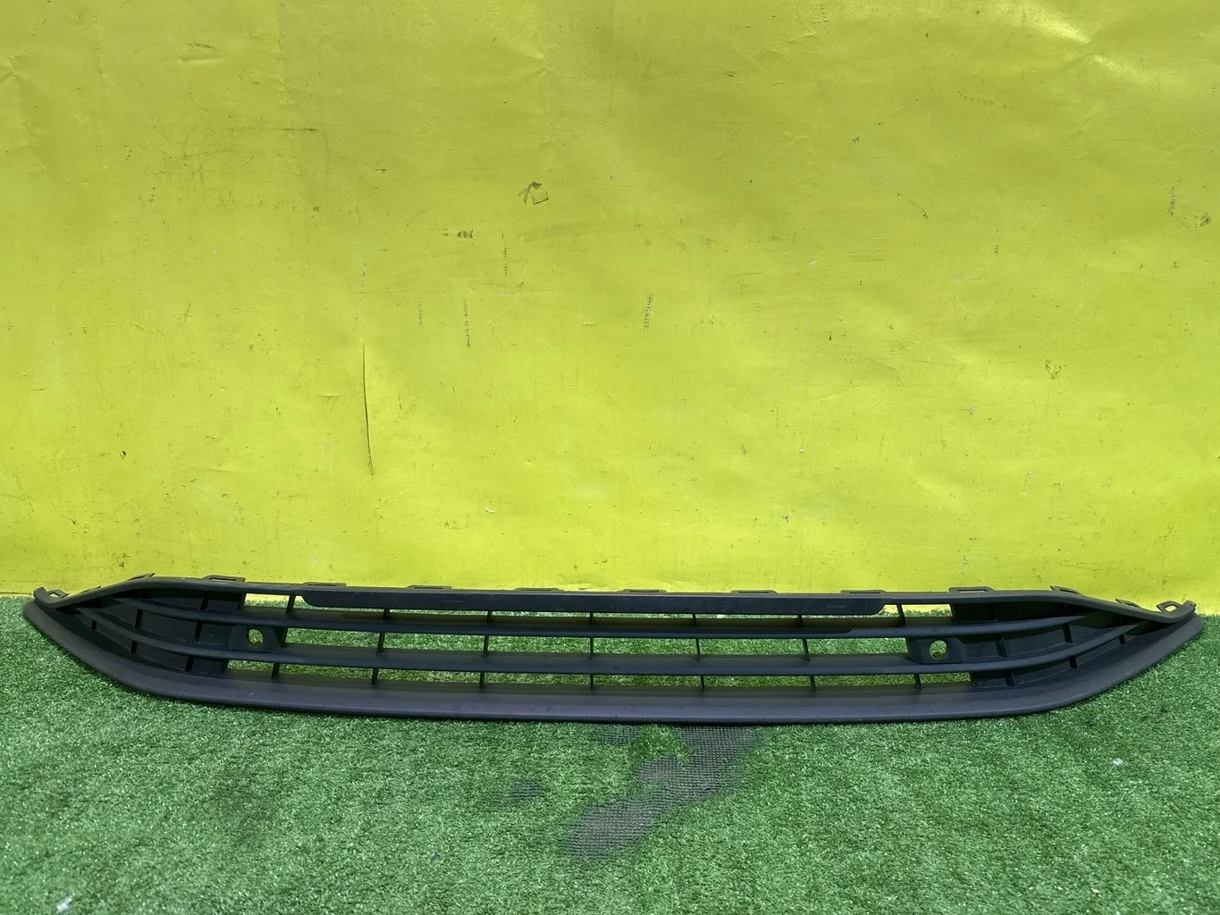 Решетка в бампер центральная  Volkswagen  Polo (Sed Rus) 2020 6N5853677A 41099