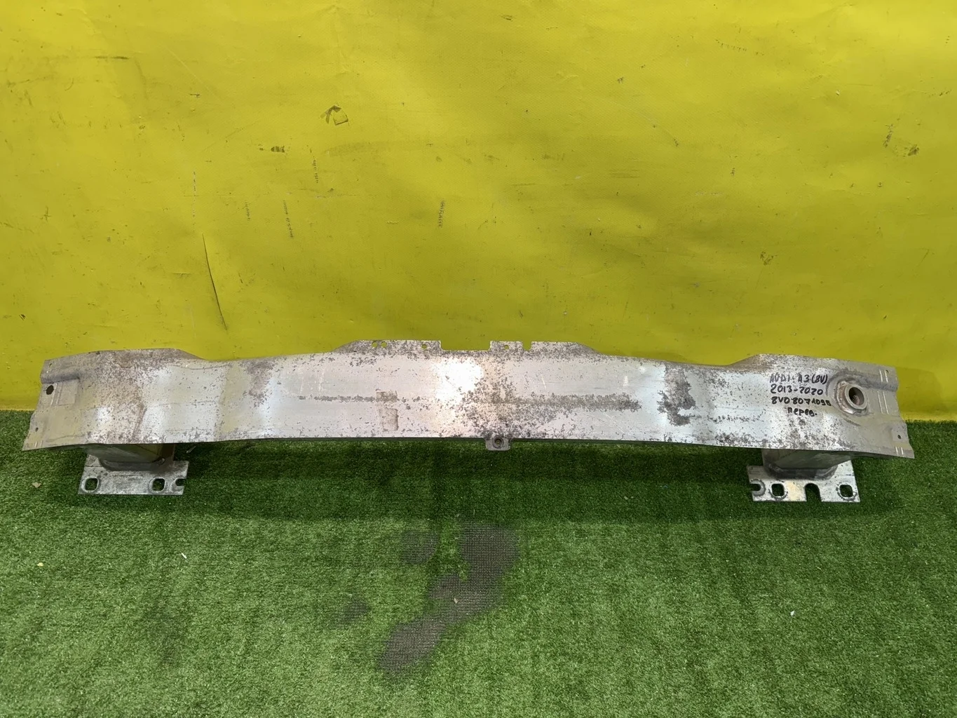 Усилитель переднего бампера  Audi A3 (8V) 2013 8V0807109B 41209