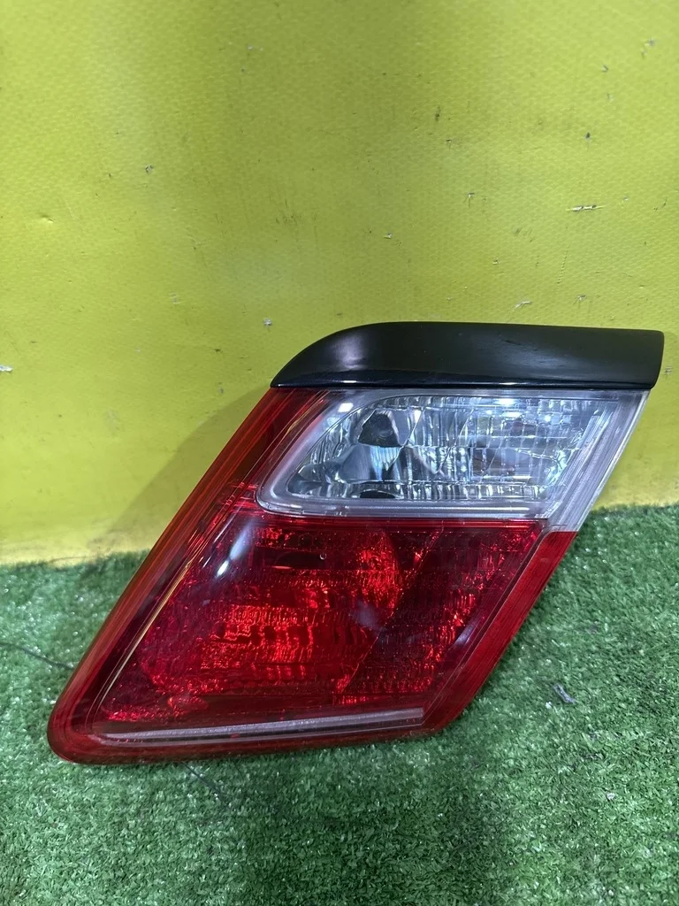 Фонарь задний внутренний правый  Toyota Camry V40 2006 8158133130 41446