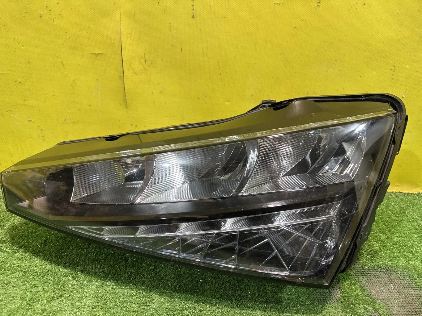 Фара левая LED  Skoda  Rapid 2019 60U941019 41447