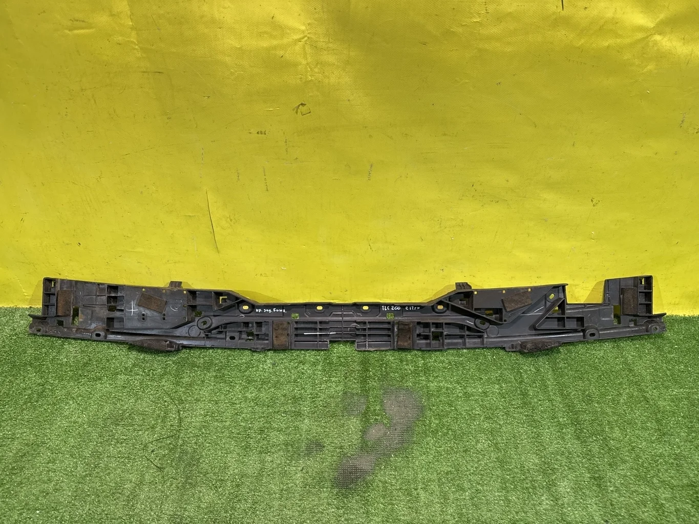 Кронштейн заднего бампера центральный  Toyota Land Cruiser (200) 2012 5261560080 41703