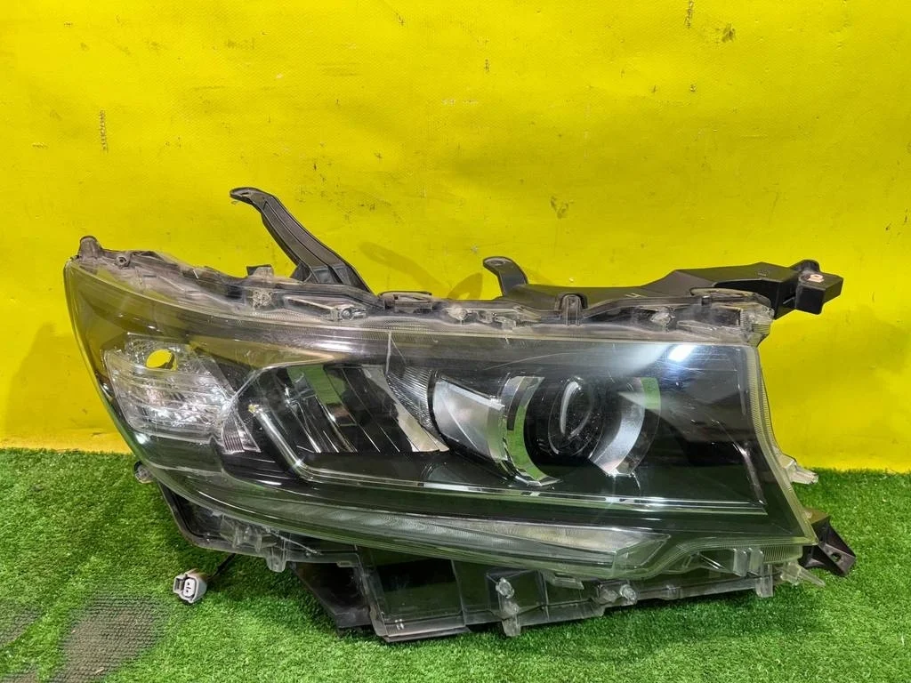 Фара правая LED  Toyota Land Cruiser Prado 150 2017  8114560N20 41748