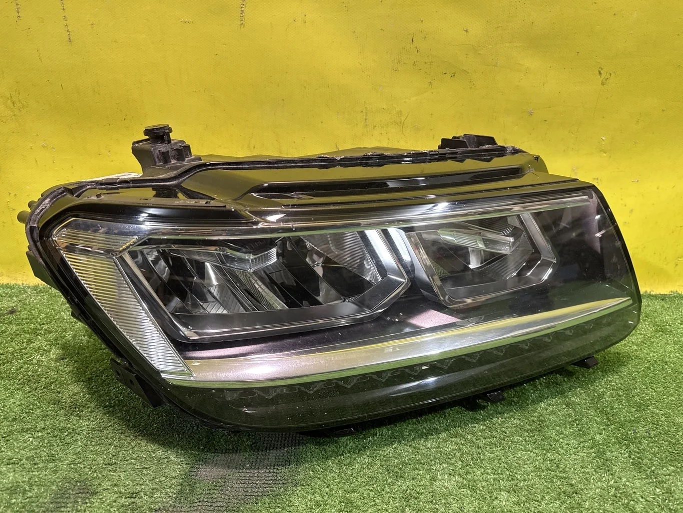 Фара правая LED  Volkswagen  Tiguan Mk2 2016 5NB941774E 41818